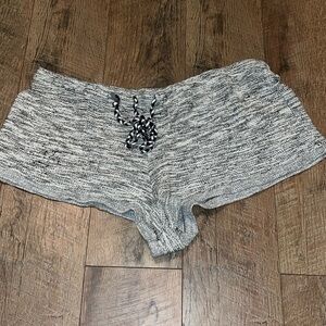 Black and white lounge sleep shorts (XL)